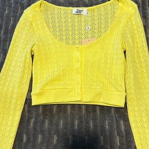 Beautiful bright yellow cropped top knit sweater xs by Tiger Mist.